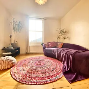  Apartment London's East End 2 Bedroom United Kingdom